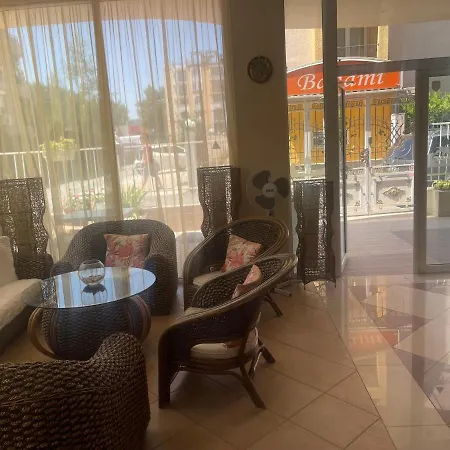 Апартаменти Sunny Studio